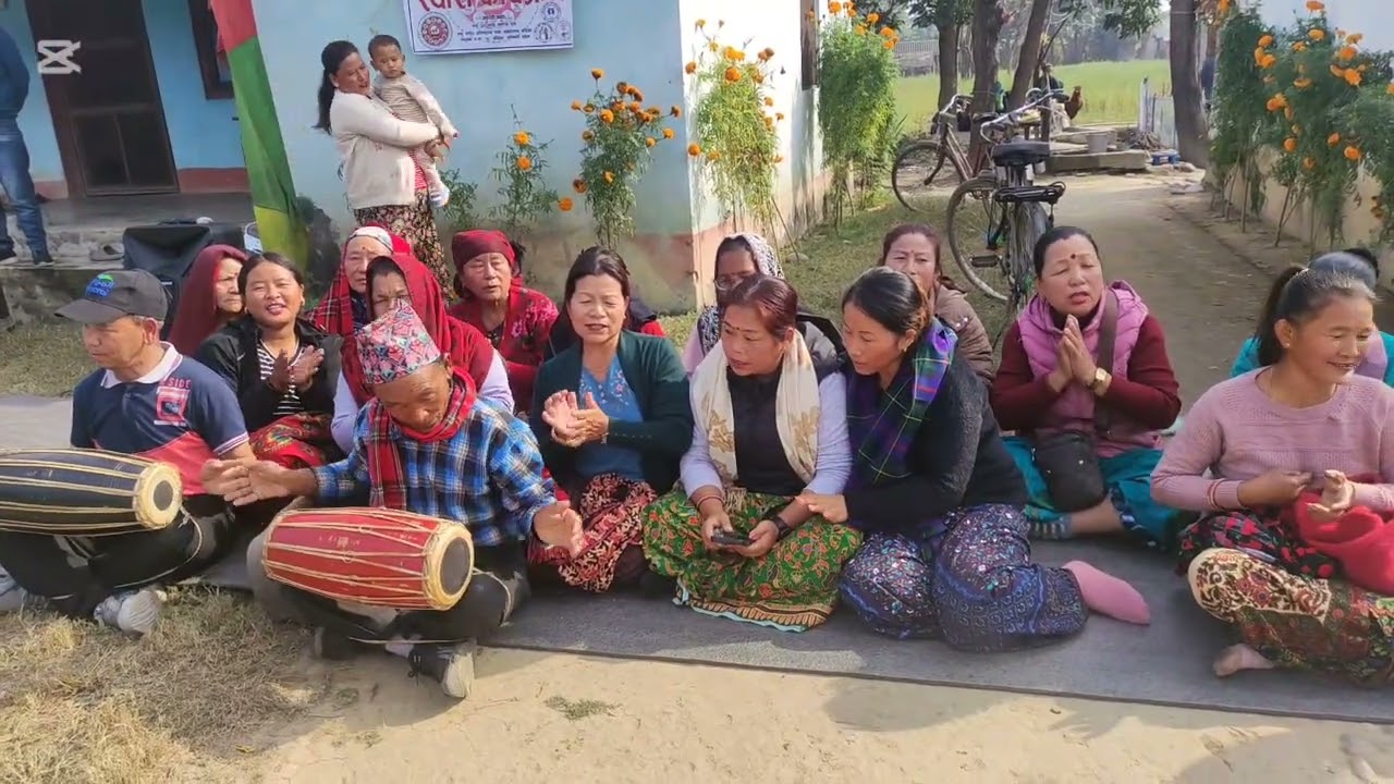 स्यौरा कार्यक्रम(२०८२-०९-७) मामा पुर्ण बहादुर गुरुङ ज्यूको घरमा आशिमाला व्यक्त गर्दै ।