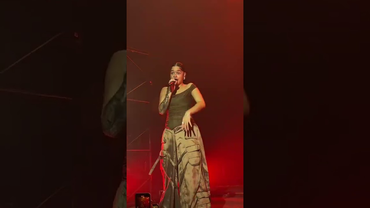 Ella Mai still can't get over this hit #ellamai #live