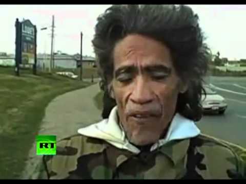    رجل صوته مثل الراديو