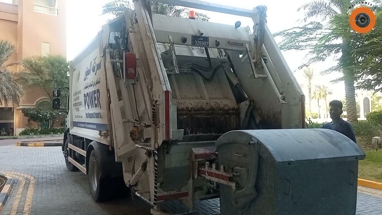 Garbage Collection In Qatar using Beautiful Automated Truck For Waste