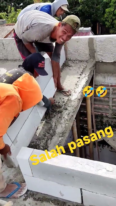 Akal akalan tukang bangunan ketika salah pasang #shorts