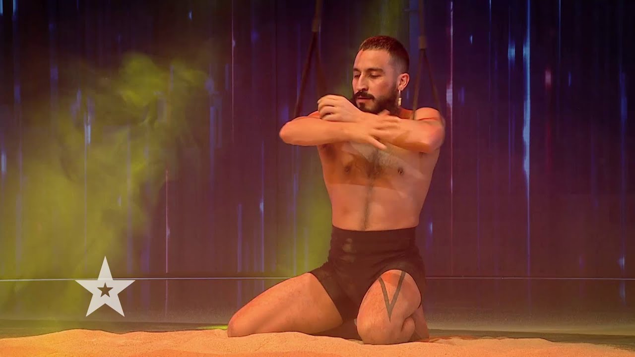⁣Românii au talent 2021: Oskar Mauricio, acrobatul pe care Florin Călinescu l-a numit zeul nisipului