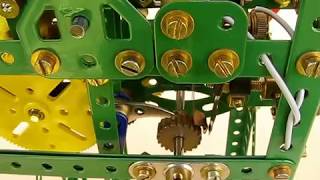 MVI 9665 - Meccano simplified Bulle Clock 2