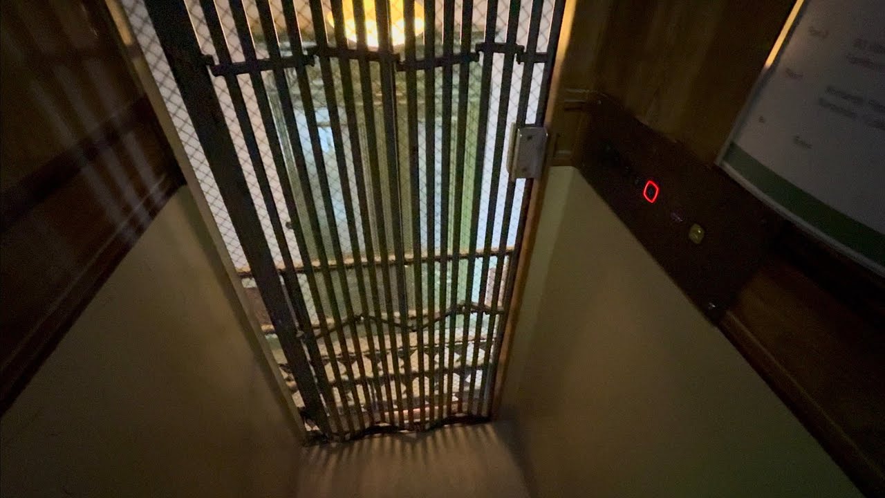 Vintage 1930's Graham Brothers (mod.) Traction Elevator @ Torggatan 8, Sundsvall, Sweden.