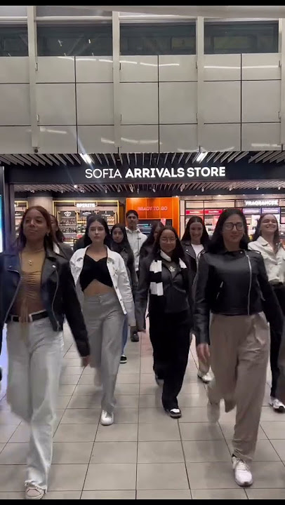 Download lagu 🧳💃🏻 ¡Donde aterrizamos, bailamos!🌍 De La Habana a Bulgaria #dance #dancecompany #fypp