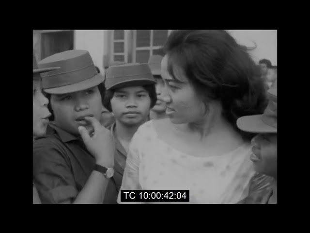 Pelepasan Barisan Sukarelawan Wanita menuju medan Konfrontasi dengan  Malaysia pada tahun 1965 class=