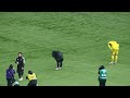 2024.02.25 J1 第1節 東京ヴェルディ vs 横浜F・マリノス - 大ブーイングの中、ヴェルディゴール裏に挨拶をする渡辺皓太 選手、加藤蓮 選手、ポープ ウィリアム 選手