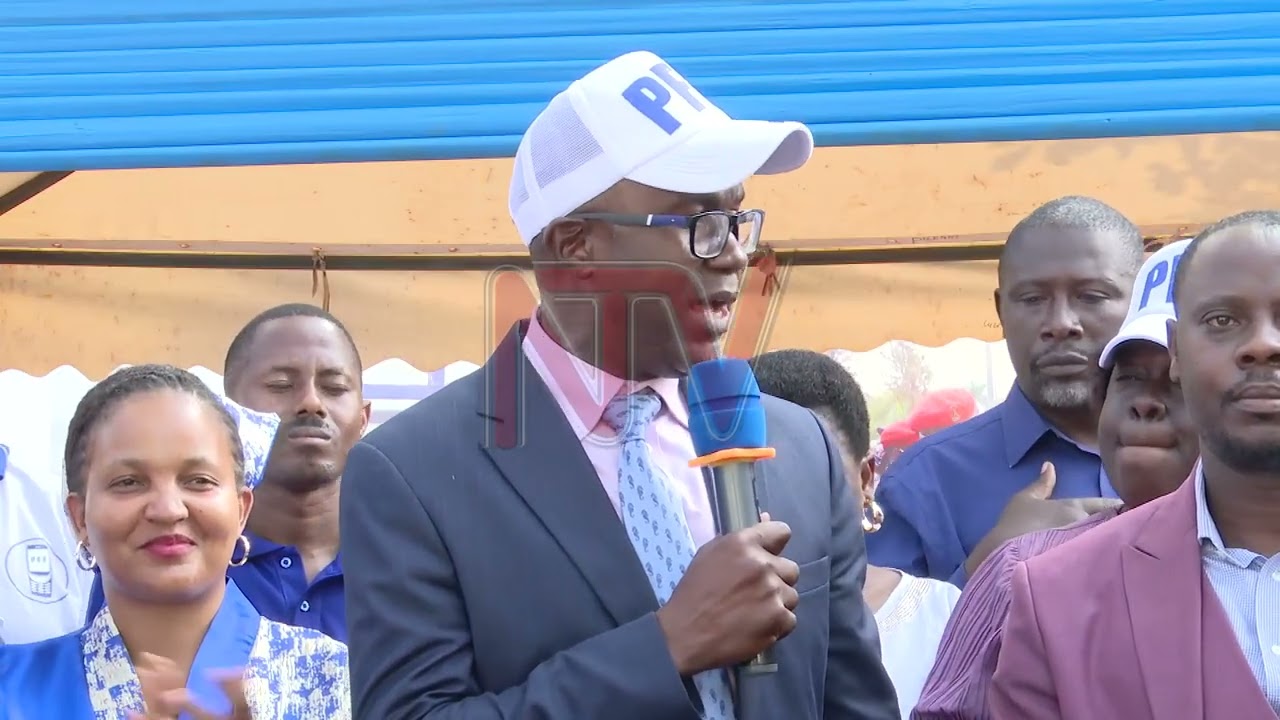 Abammiddwa kaadi ya NUP ku bifo bya gav’t z’ebitundu beegasse ku kibiina ki PFF
