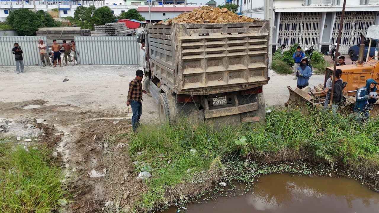 Process fully project !! fill pond 25x50 using NISSAN trucks with KOMATSU dozer