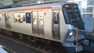 首都圏新都市鉄道 つくばエクスプレス TX-2000系 TX-2151F 6両編成 区間快速 つくば 行 研究学園駅 1番線を入線・到着・発車