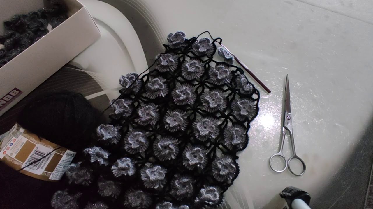 çiçek motifli bayan yeleği sağ taraf yaka yapımı 3 bölüm.