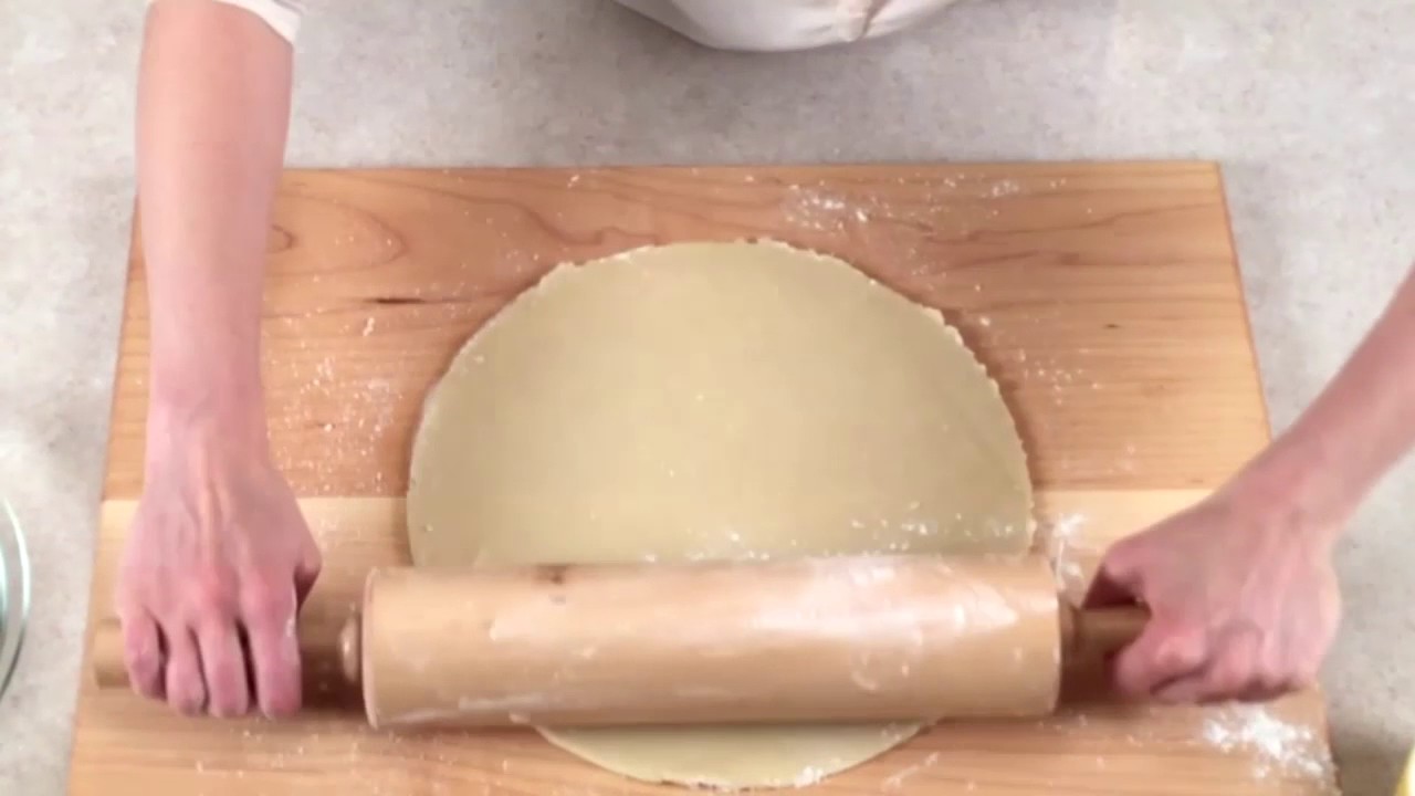 Making a Perfectly Round Pie Crust with Pie Crust Mold - YouTube
