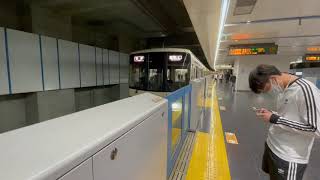 京王8000系23編成[各駅停車]高尾山口行き調布駅発車