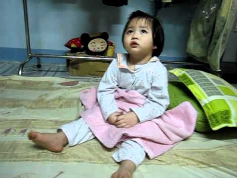 Video Bé Nấm 2 tuổi - đọc Kinh tối trước khi ngủ - youtube