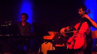 Greek music in Ano Syros : θαλασσα πλατια