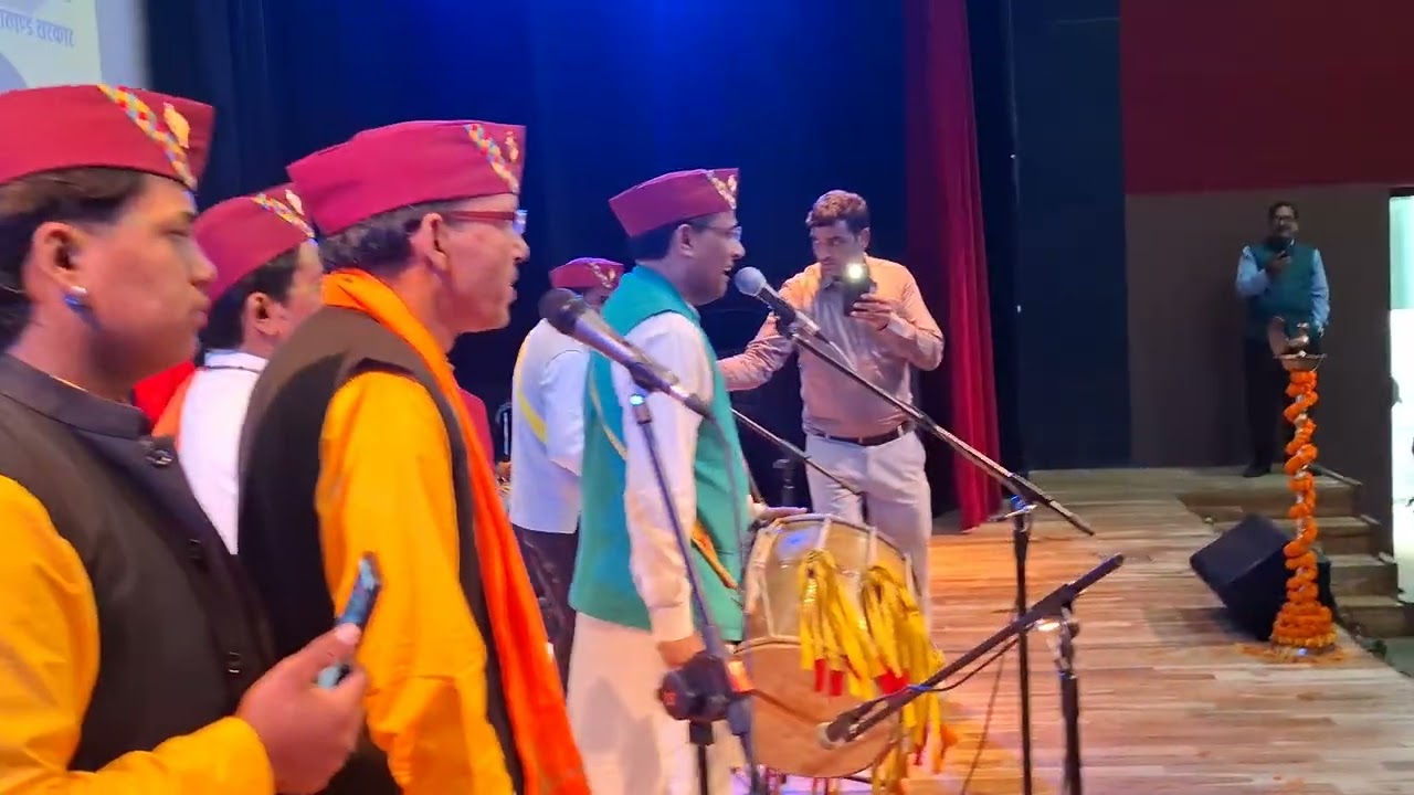 समग्र शिक्षा का तहत लोकधुन कार्यक्रम मा पद्मश्री प्रीतम भरतवाण जी अर दगड्यों की ढोलवादन  प्रस्तुति