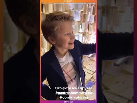 Video: Julia Baranovskaya Dyed Nws Cov Plaub Hau Daj