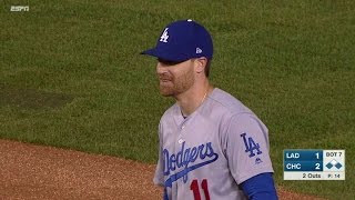 LAD@CHC: Forsythe uses backhand, flips to second base