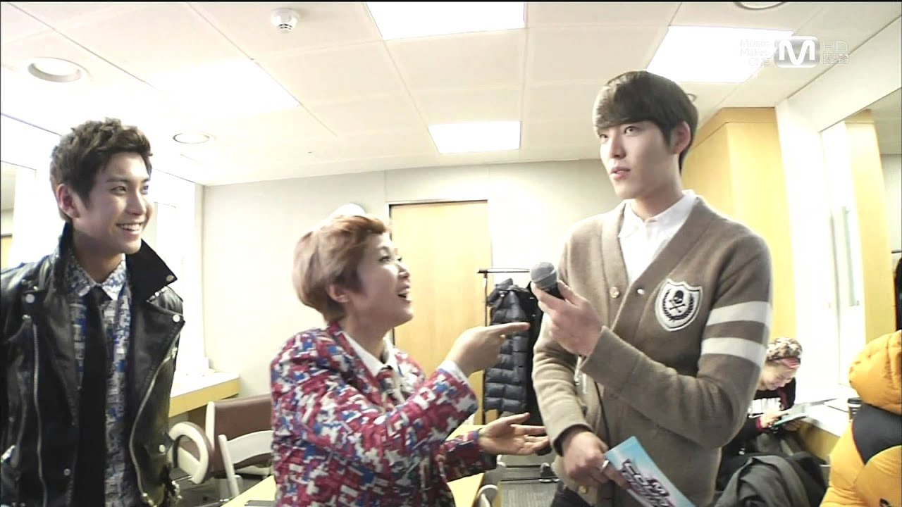 140109 엠카운트다운 MC 김우빈 귀여운 장면 모음