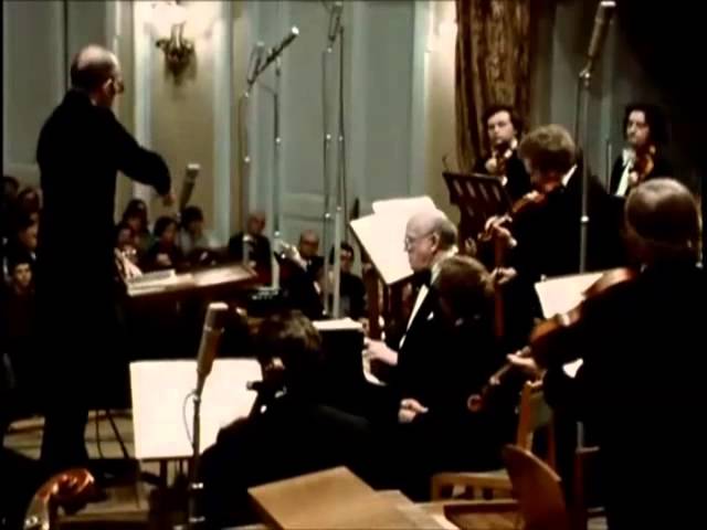 Sviatoslav Richter Plays Bach - YouTube