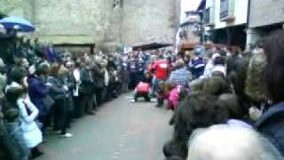 Feria de la Nuez Pedroso La Rioja , Record ginnes partir nueces con el culo