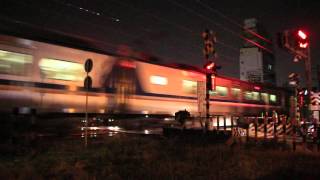 1513次區間快通過榮譽街平交道(EMU700)