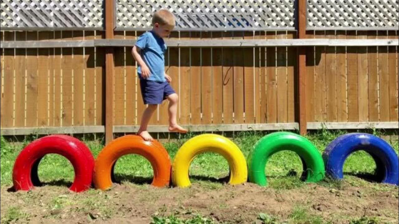 Фигуры из шин для сада. Изделия из покрышек для сада. Из покрышек для детской площадки. Из колес для детской площадки. Машинка из шин на детской площадке.