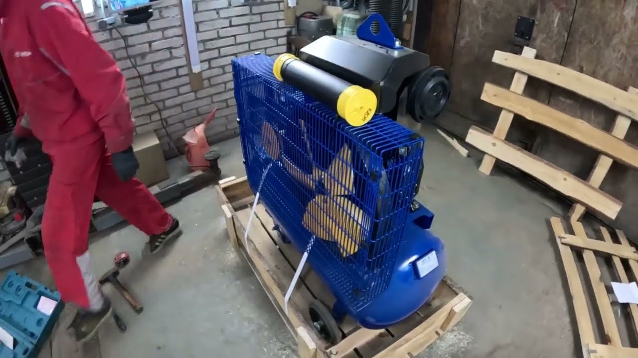 Бежецкий компрессор К25М1 на полку в гараже поставили. Моточасы для компрессора. 