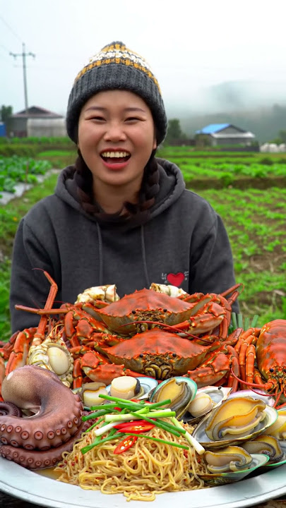 Eating Hot Seafood in the Rain 🍲🌧️