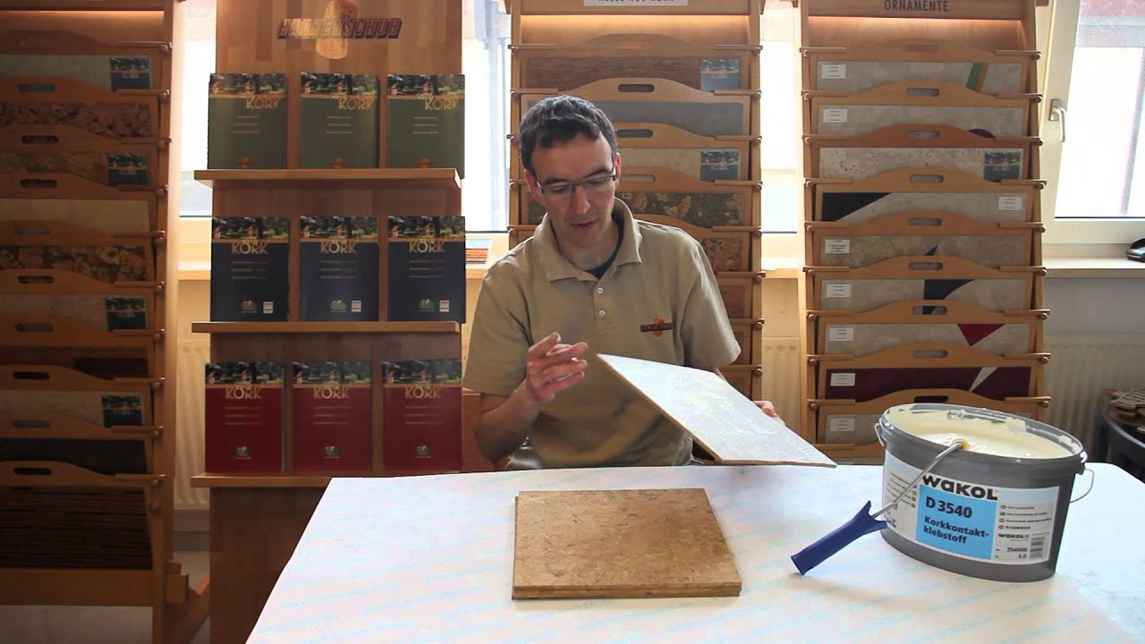 Korkparkett mit Wakol D 3540 vorstreichen.