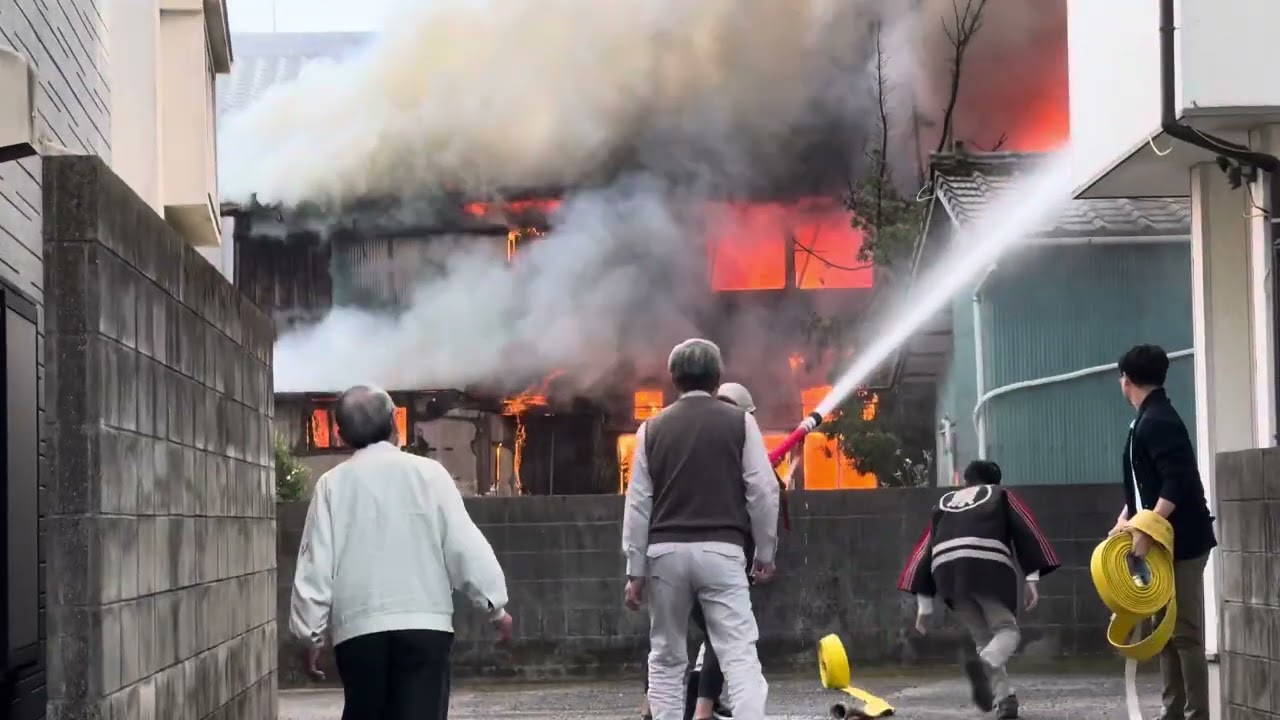 長崎県島原市アーケード付近で建物火災　4棟燃えるもケガ人なし（2025/4/27）