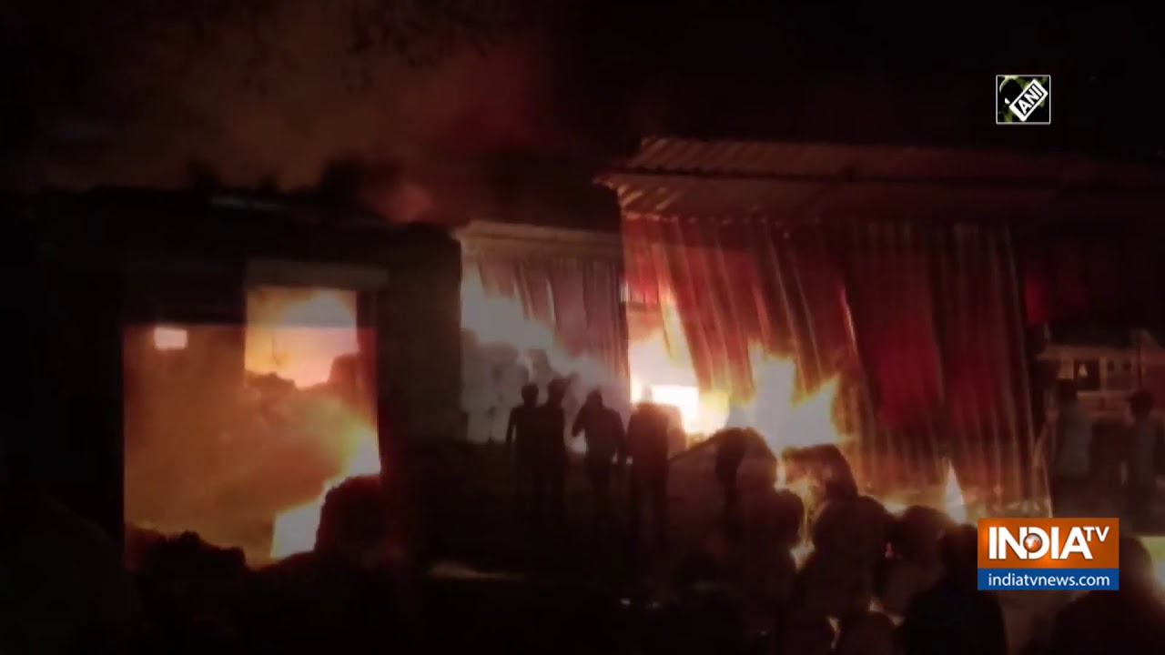 Massive fire engulfs warehouse in Nashik