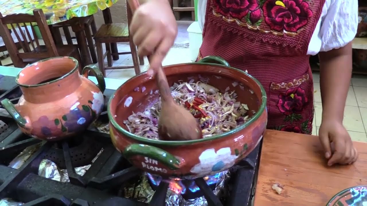 Deliciosas tostadas de tinga para el desayuno