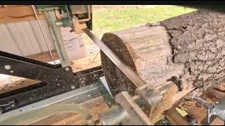 Milling 2X4's on the Woodland Mills sawmill. #bandsawmill #sawmill #woodlandmills #lstractor