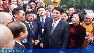 Chủ tịch nước và Phu nhân cùng kiều bào thả cá chép tiễn ông Công, ông Táo