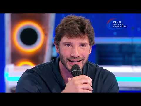 Video Sanremo 2027, Stefano De Martino illustra regolamento: serate, voto, ospiti, autotune, Maneskin, etc