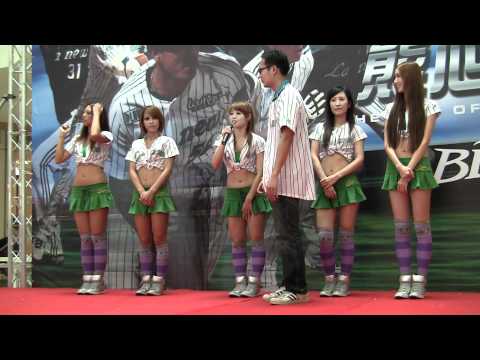2010.11.06 La new Girls 自我介紹 @ La new Bears 10號隊友感謝會