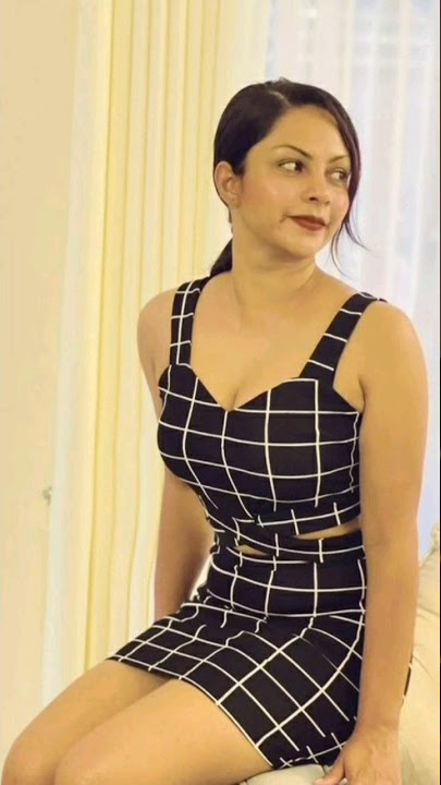 ශලිනිගෙ සුදු ඉරි කලු කොටු |Sri lankan actress Shalini taraka in a party frock #shorts #youtubeshorts