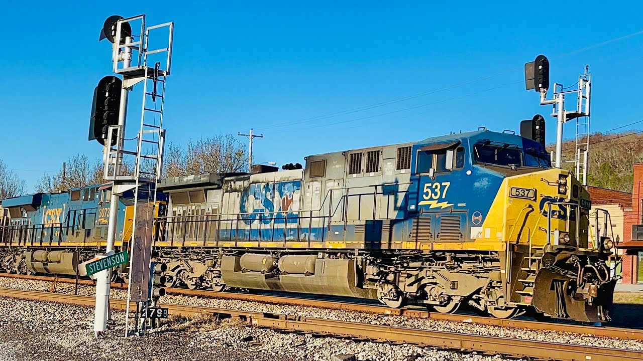 CSX grain train heading southbound @ Stevenson, Alabama - YouTube