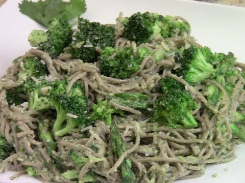 broccoli-and-asparagus-pesto-pasta
