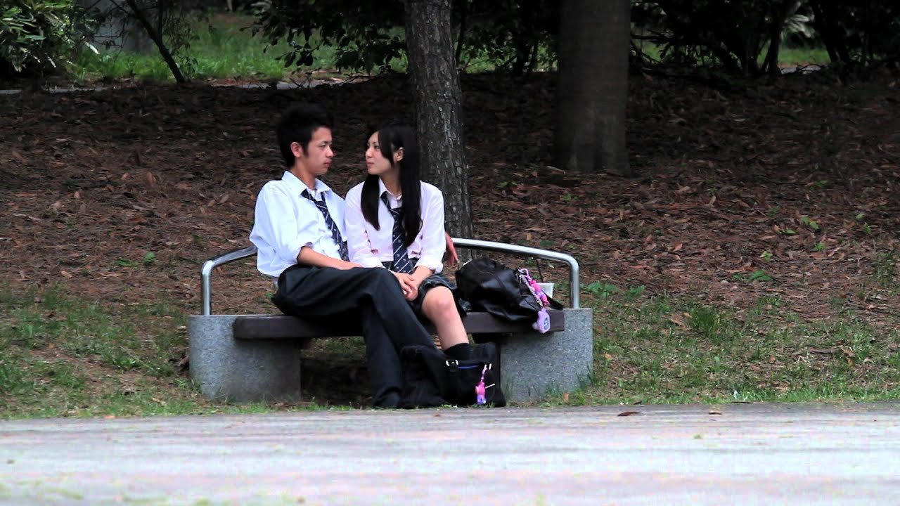 中学生カップル デート キス 交際