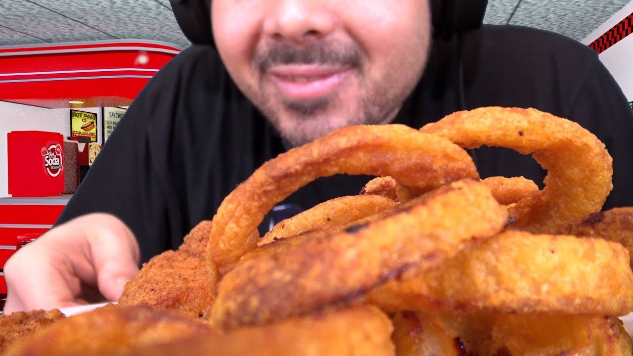 ASMR - Extremely Crunchy Onion Rings And Chicken Wings