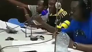 Mwalimu Kashasha Akimchambua Bocco Baada Ya Kuonyesha Kiwango Kizuri Tanzania Vs Uganda