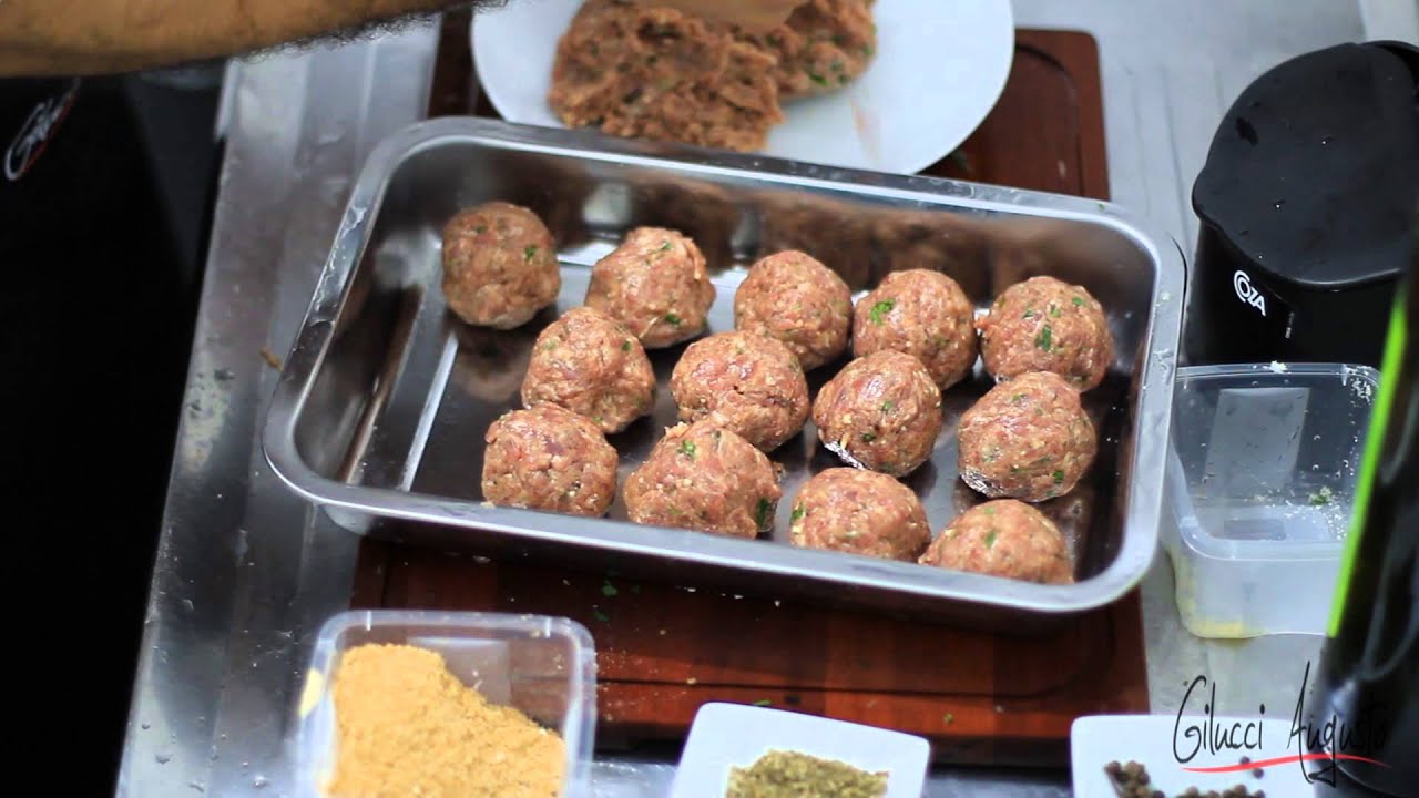 COZINHANDO COM GILUCCI PORPETAS (ALMONDEGAS, MOLHO DE TOMATE E MASSA...)