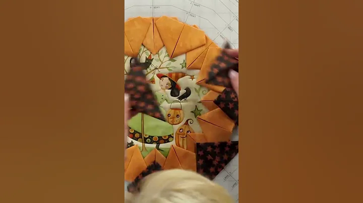 Make a Point of View Folded Star Table Topper with Jen in this mini tutorial! #sewing #diy