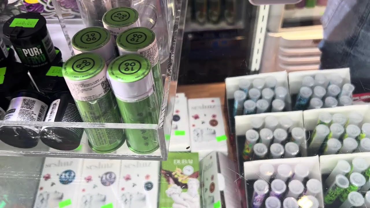 ప్యూర్టో రికో పార్టీ స్పాట్: San Juanలో గంజాయి, సిగరెట్లు మరియు లిక్కర్ షాపింగ్ store 🍺🚭. Legal here