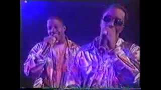 Notorious BIG feat Ma$e and Puff Daddy - Mo Money, Mo Problems live on TOTP