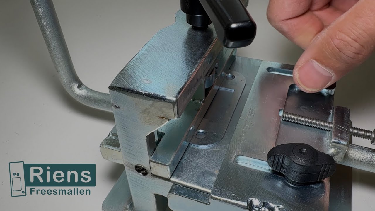 Sluitplaatbuiger - Buigen van de lip van een sluitplaat