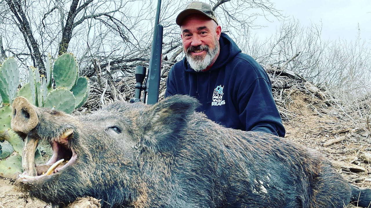 South Texas Hog Hunting with CampHouseBBQ at Thompson Hunting lodge! 