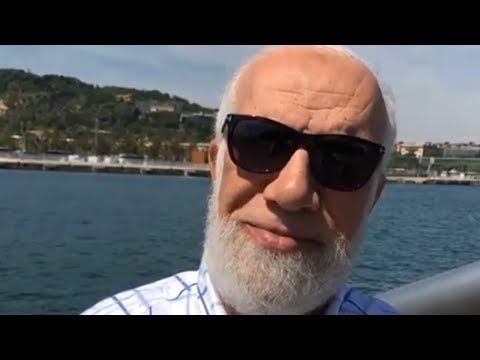 ان لم تكن مع الحق فلا تصفق للباطل